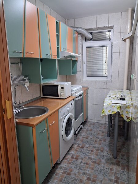 Berceni, statia Straja,